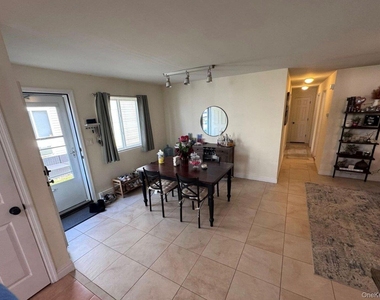 518 E Penn Street - Photo Thumbnail 2