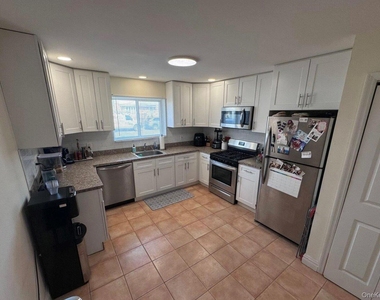 518 E Penn Street - Photo Thumbnail 4
