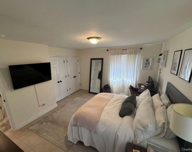 518 E Penn Street - Photo Thumbnail 9