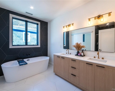 23 Poplar Street - Photo Thumbnail 20