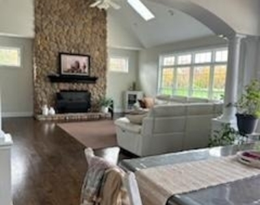209 Samuel Court - Photo Thumbnail 17