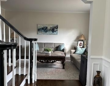 209 Samuel Court - Photo Thumbnail 9