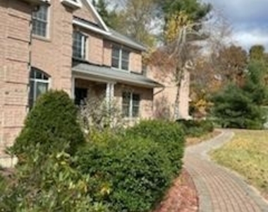 209 Samuel Court - Photo Thumbnail 2