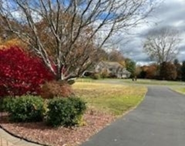 209 Samuel Court - Photo Thumbnail 4
