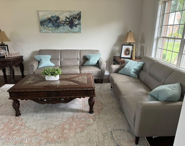 209 Samuel Court - Photo Thumbnail 10