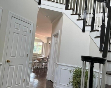209 Samuel Court - Photo Thumbnail 15