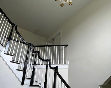 209 Samuel Court - Photo Thumbnail 33