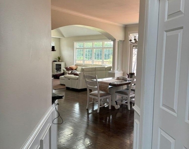 209 Samuel Court - Photo Thumbnail 16