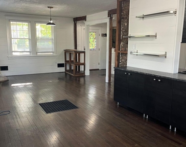 272 Lake Avenue - Photo Thumbnail 4