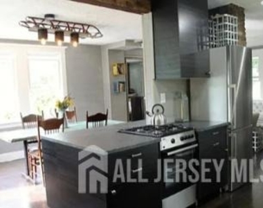 272 Lake Avenue - Photo Thumbnail 29