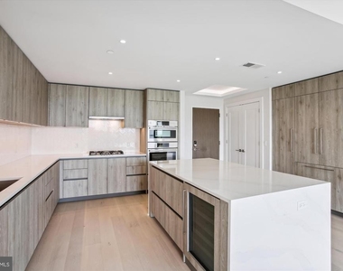 1201 N Royal Street - Photo Thumbnail 6