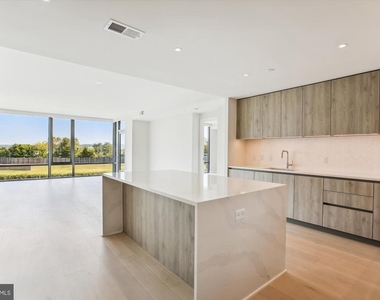 1201 N Royal Street - Photo Thumbnail 8