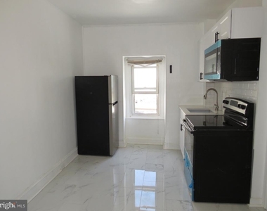 356 E Walnut Lane - Photo Thumbnail 3
