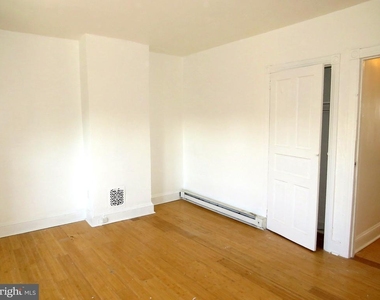 356 E Walnut Lane - Photo Thumbnail 11
