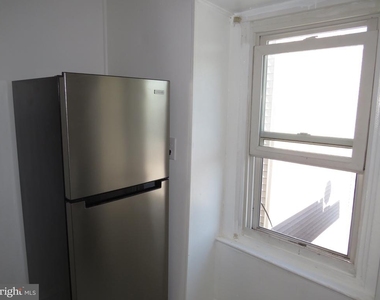 356 E Walnut Lane - Photo Thumbnail 4
