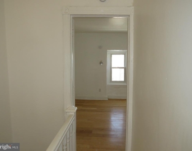 356 E Walnut Lane - Photo Thumbnail 8