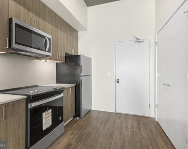 525 N 41st Street - Photo Thumbnail 4