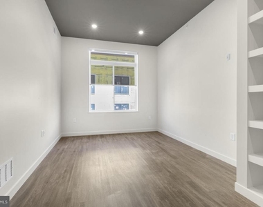 525 N 41st Street - Photo Thumbnail 9