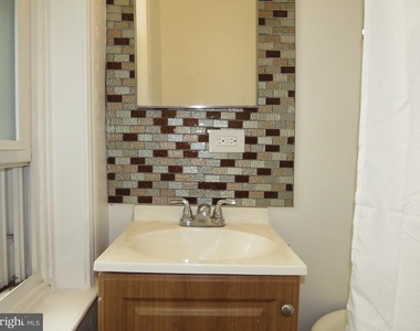 356 E Walnut Lane - Photo Thumbnail 6