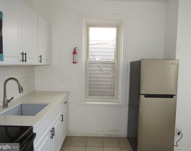356 E Walnut Lane - Photo Thumbnail 3