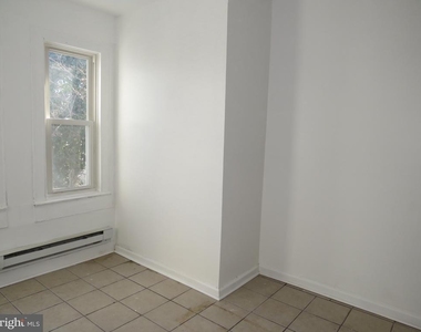 356 E Walnut Lane - Photo Thumbnail 2