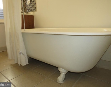 356 E Walnut Lane - Photo Thumbnail 9