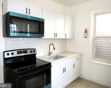 356 E Walnut Lane - Photo Thumbnail 15