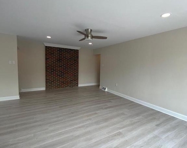 1207 County Line Road - Photo Thumbnail 2