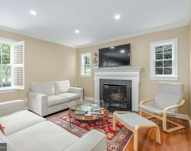 3209 Thornapple Street - Photo Thumbnail 4