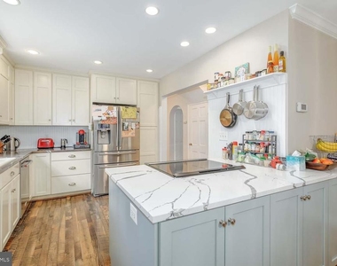 3209 Thornapple Street - Photo Thumbnail 9
