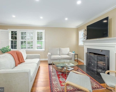 3209 Thornapple Street - Photo Thumbnail 5
