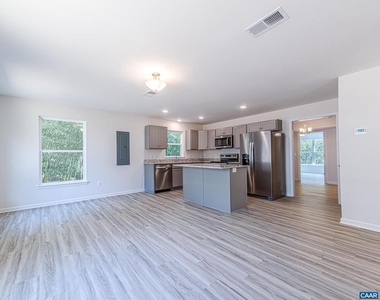 2308 Center Ave - Photo Thumbnail 7