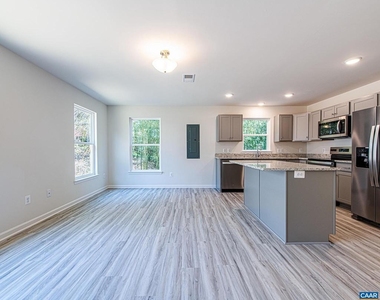2308 Center Ave - Photo Thumbnail 8