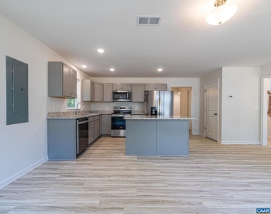 2308 Center Ave - Photo Thumbnail 6