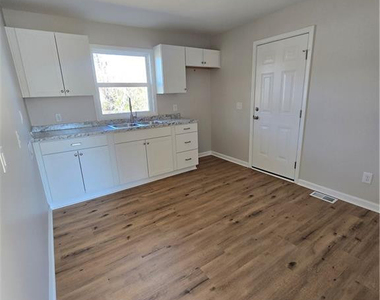 1401 Morrison Avenue - Photo Thumbnail 7