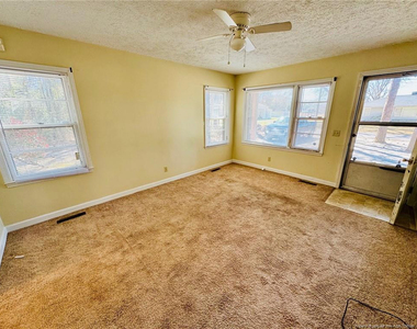 803 Floyd Street - Photo Thumbnail 9