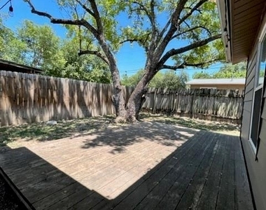 7909 Lazy Ln - Photo Thumbnail 3