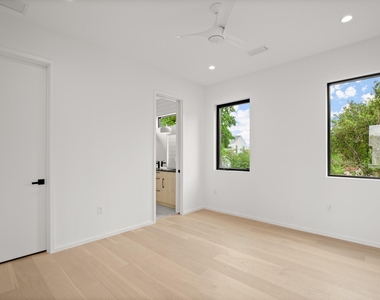2215 S 3rd St - Photo Thumbnail 28