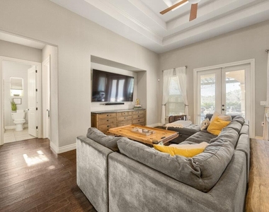 22226 Rivolta Ln - Photo Thumbnail 7