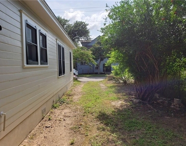 1405 Waller St - Photo Thumbnail 15