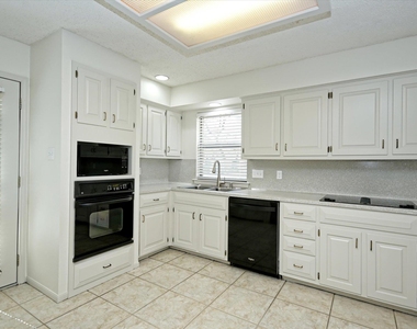105 Crescent Blf - Photo Thumbnail 6