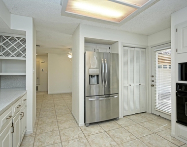105 Crescent Blf - Photo Thumbnail 7