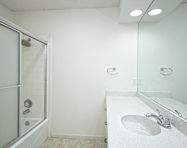 105 Crescent Blf - Photo Thumbnail 13