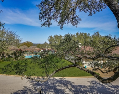 105 Crescent Blf - Photo Thumbnail 25