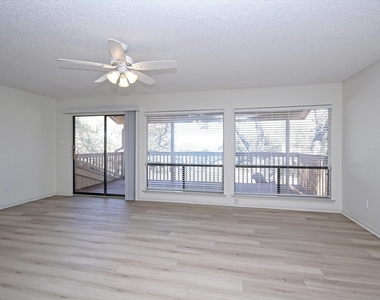 105 Crescent Blf - Photo Thumbnail 15
