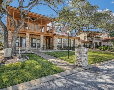105 Crescent Blf - Photo Thumbnail 1