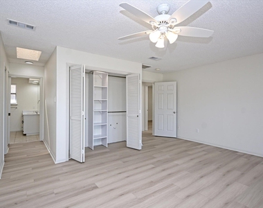 105 Crescent Blf - Photo Thumbnail 16