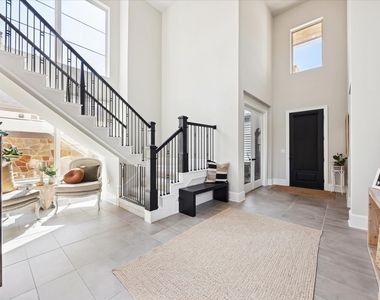 476 Anfield Cir - Photo Thumbnail 2