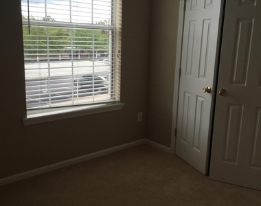 7801 Point Meadows Drive - Photo Thumbnail 13