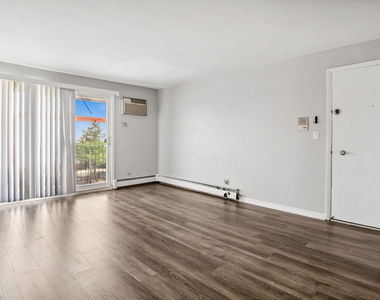 2500 Mark Thomas Lane - Photo Thumbnail 4